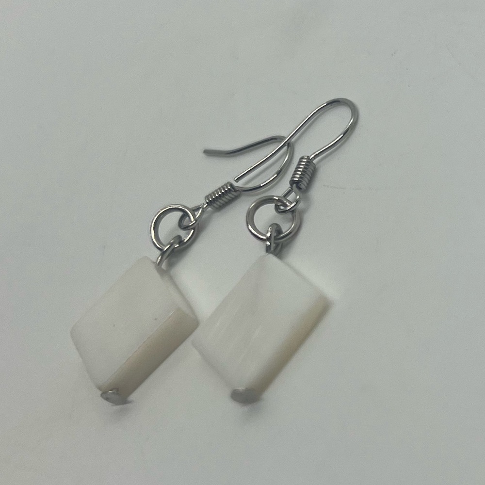 White Square Shell earrings - Picture 2 of 4